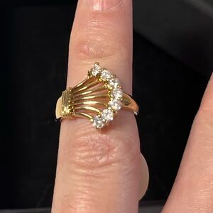 Fifth Avenue Austrian Crystal and Gold Ring. Nickel & Lead free. Size 4